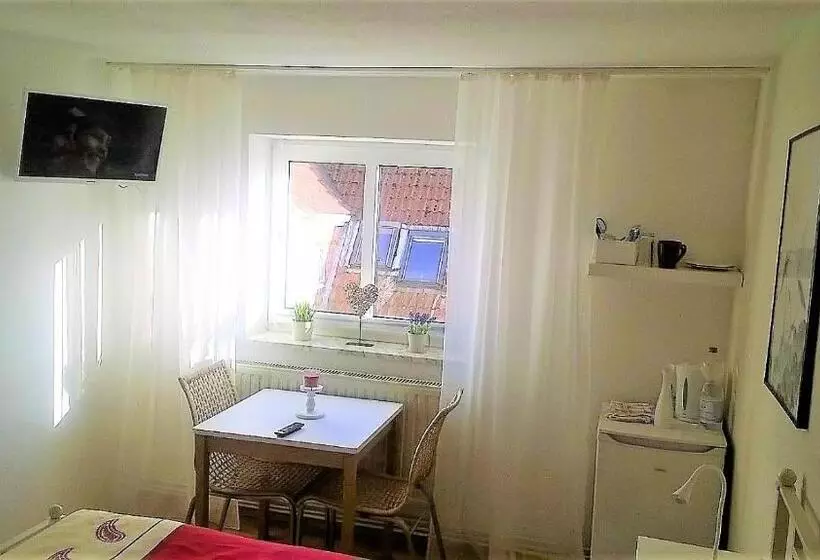 Rooming24, Kleine Pension