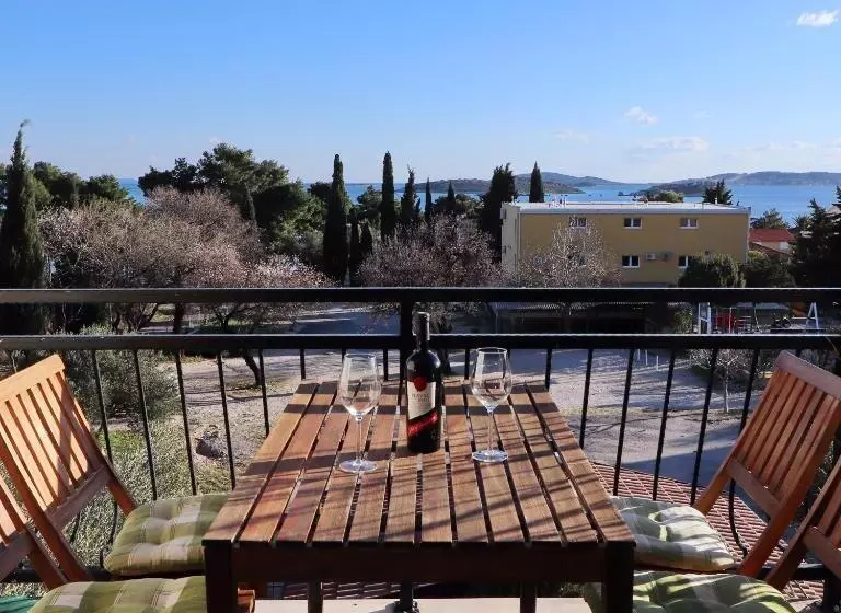 Apartments Trstenica