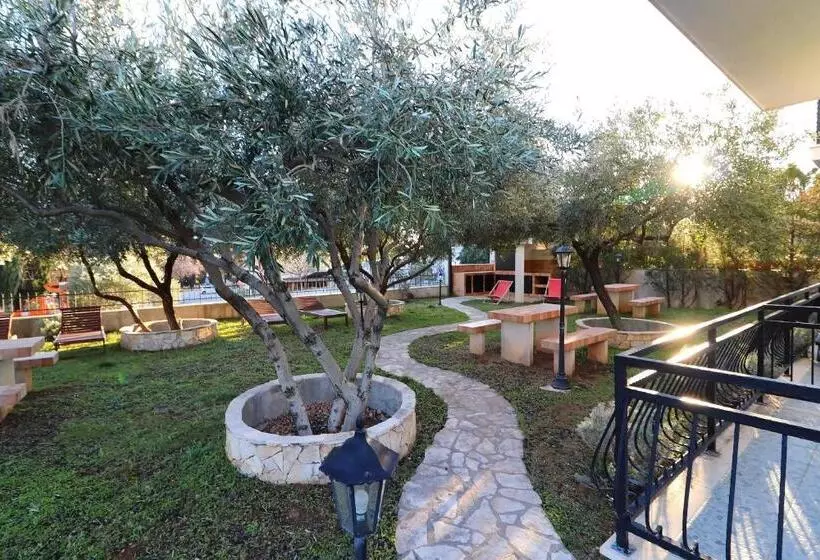 Apartments Trstenica