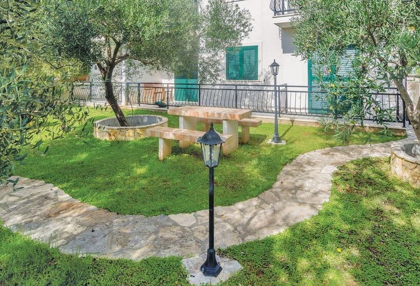 Apartments Trstenica