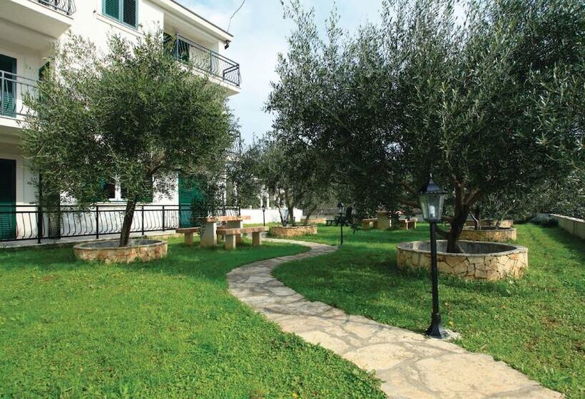 Apartments Trstenica