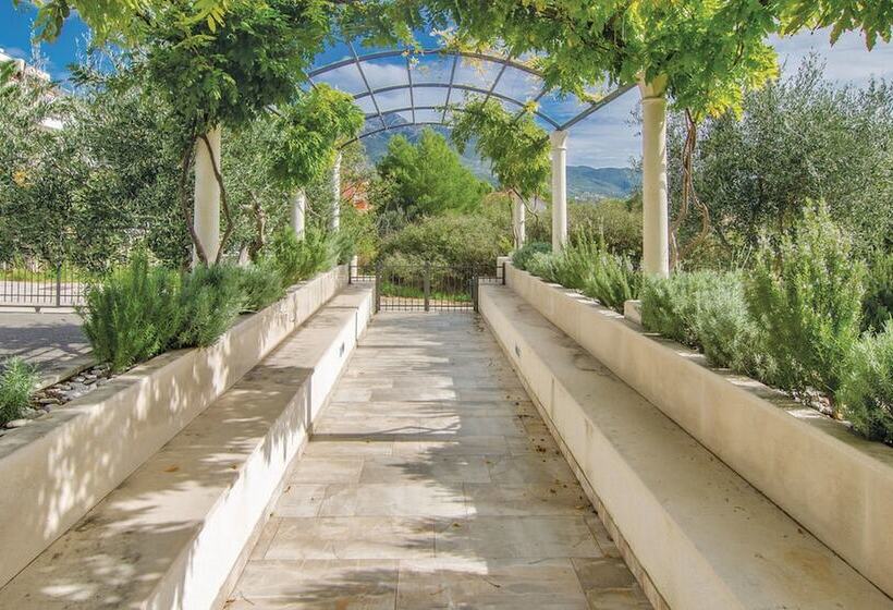 Apartments Trstenica