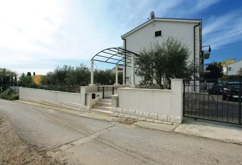 Apartments Trstenica