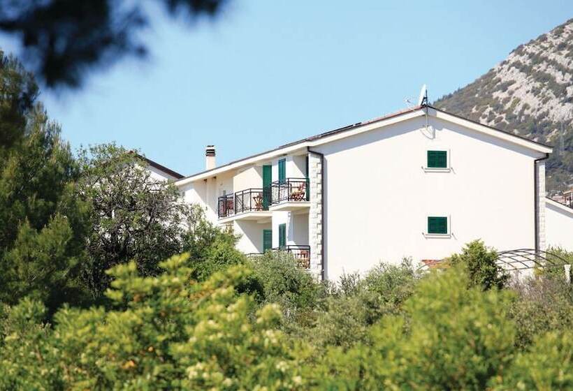 Apartments Trstenica