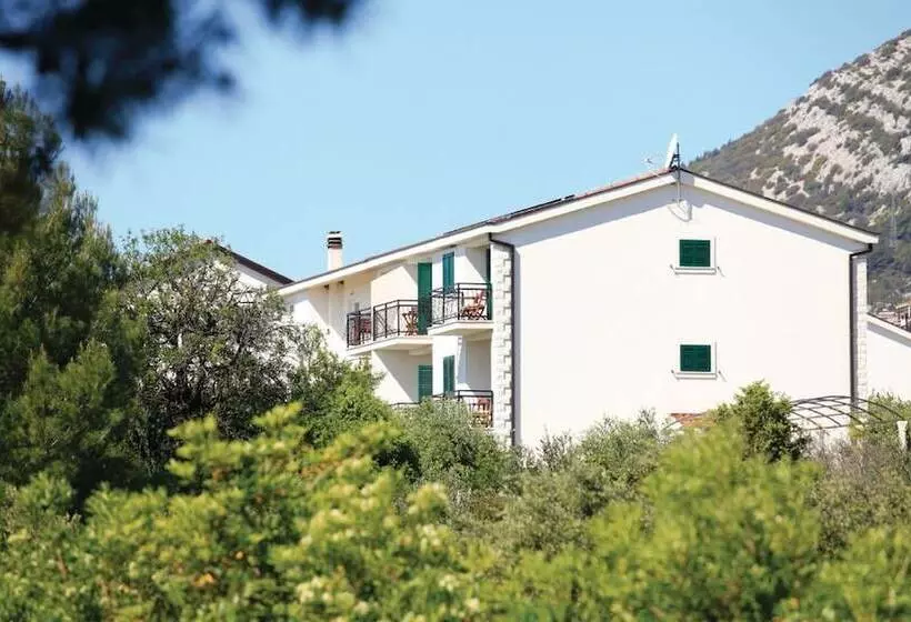 Apartments Trstenica