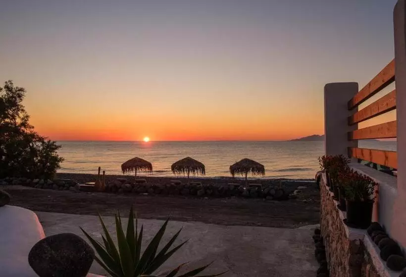 Majatalo Beach Houses Santorini