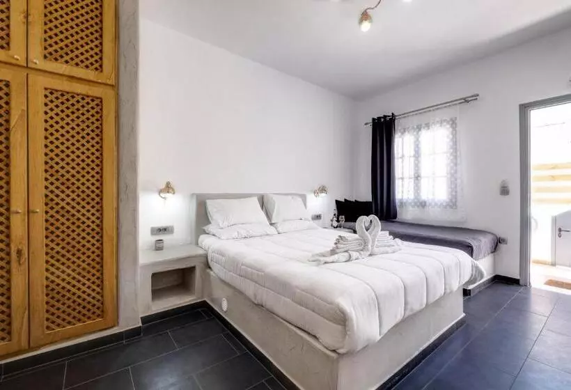 Majatalo Beach Houses Santorini