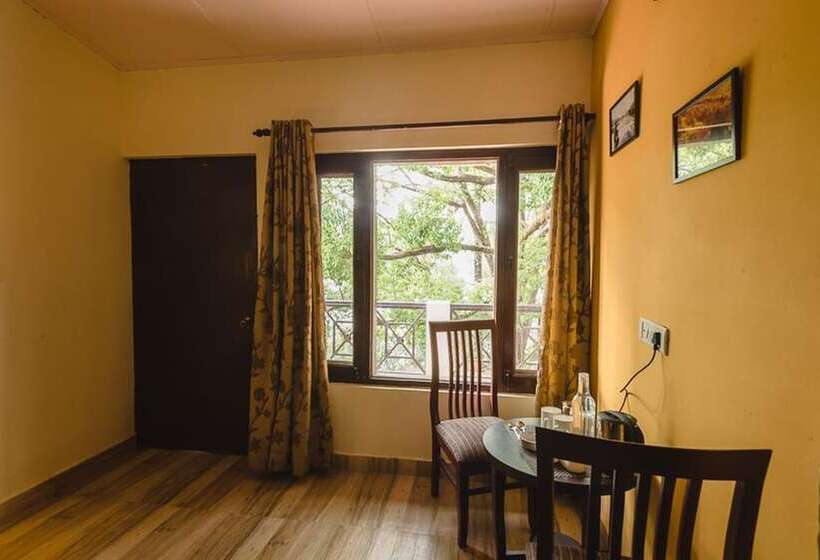 پانسیون The Camphor Tree Pura Stays