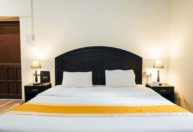 پانسیون The Camphor Tree Pura Stays