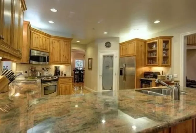 Aamiaismajoitus (B&B) North Canyon Inn