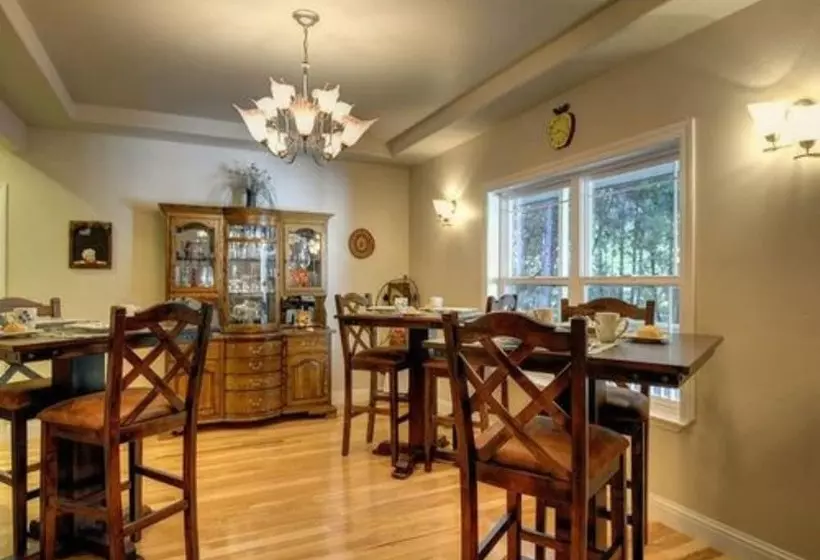 Aamiaismajoitus (B&B) North Canyon Inn