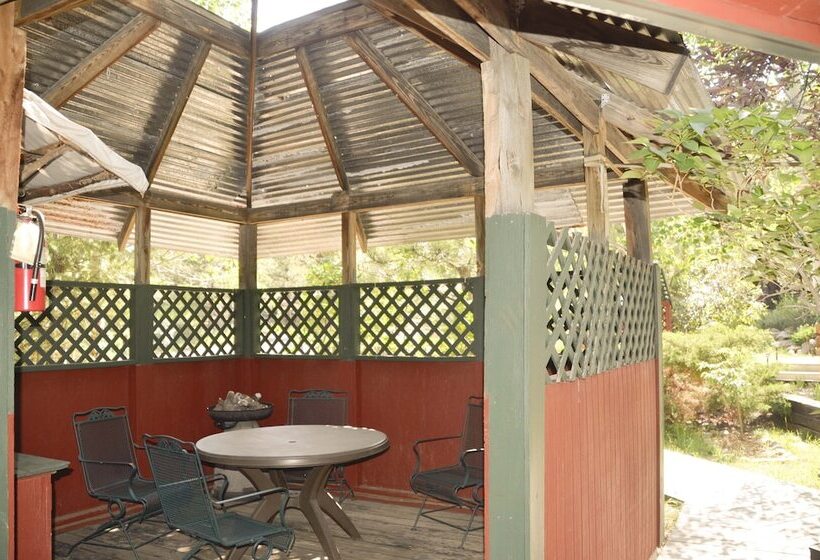 The Woolly Bugger Inn