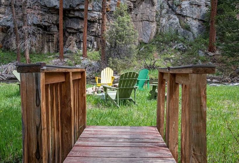 The Woolly Bugger Inn