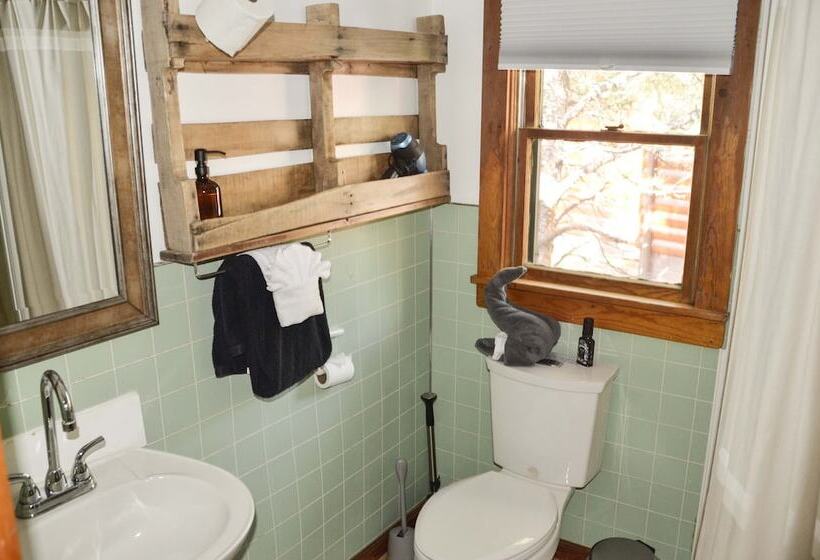 The Woolly Bugger Inn