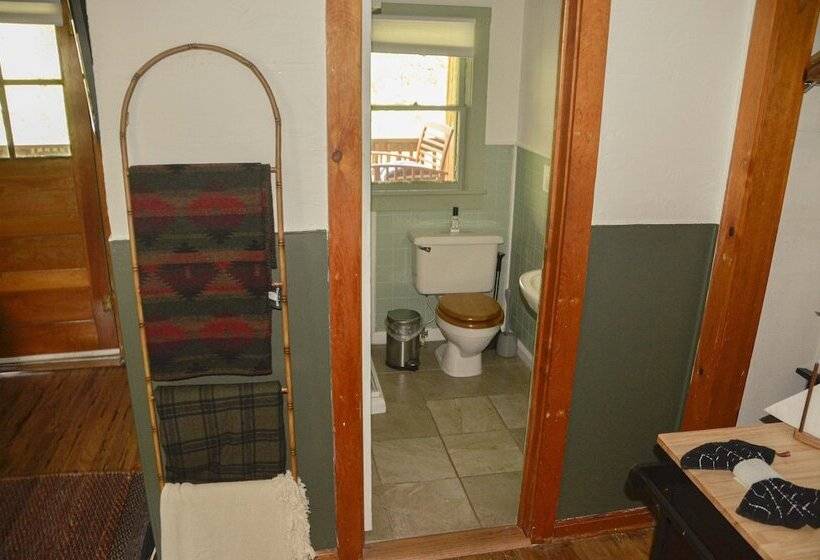 The Woolly Bugger Inn