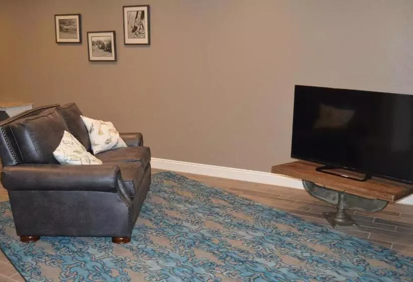 Heritage Place Hotel And Suites