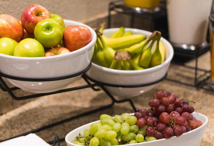 Heritage Place Hotel And Suites