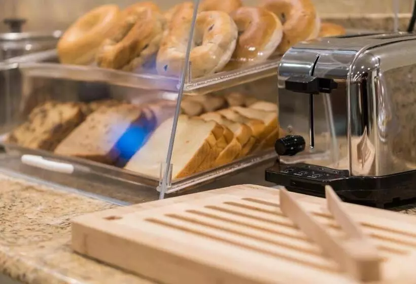 Heritage Place Hotel And Suites