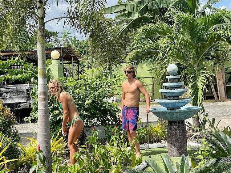 בית מלון כפרי Little Rock Cebu