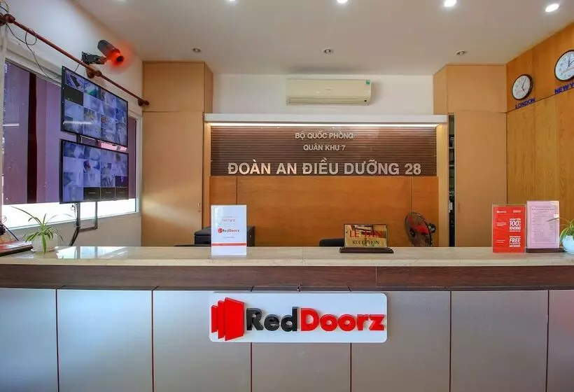 هتل Reddoorz Plus @ Tran Phu