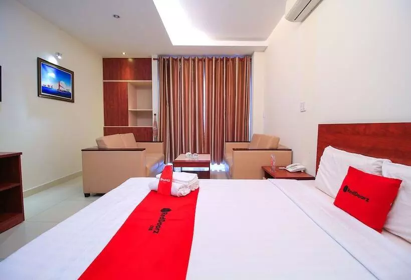 هتل Reddoorz Plus @ Tran Phu