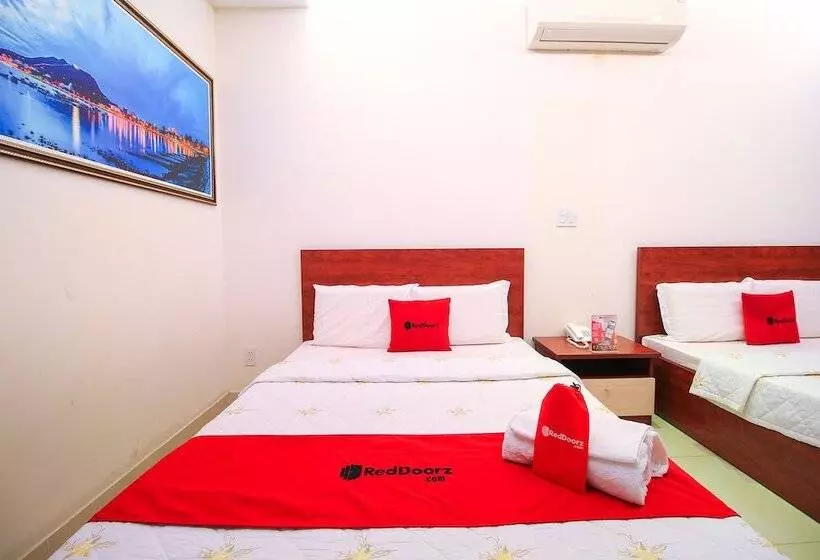 هتل Reddoorz Plus @ Tran Phu