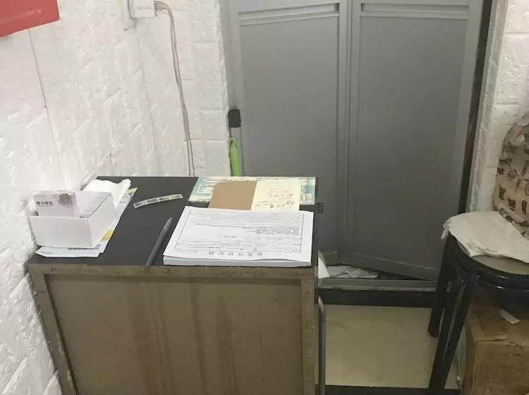 پانسیون Home Away Guest House