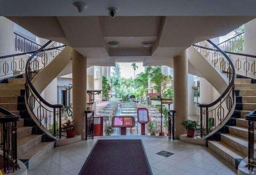 فندق Expat's Nook Beach Resort