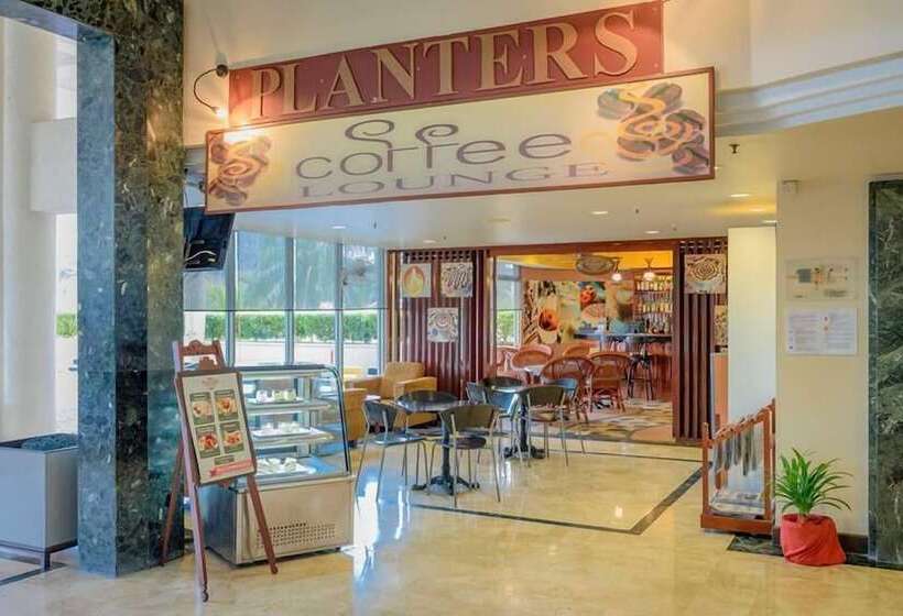 فندق Expat's Nook Beach Resort