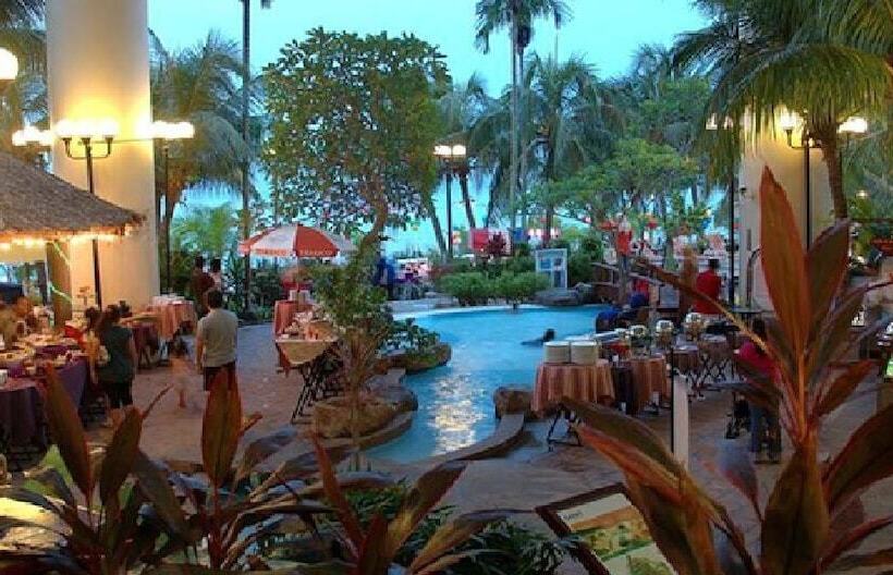 فندق Expat's Nook Beach Resort