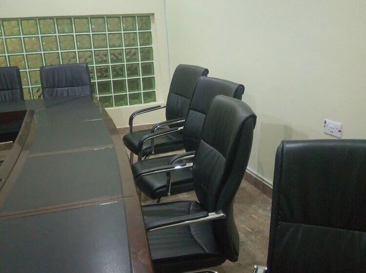 Wintess Garden Hotel And Suites