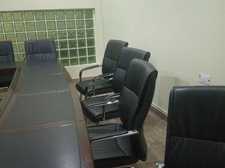 Wintess Garden Hotel And Suites