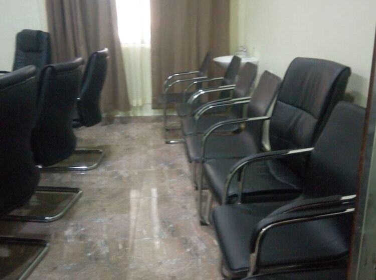 Wintess Garden Hotel And Suites