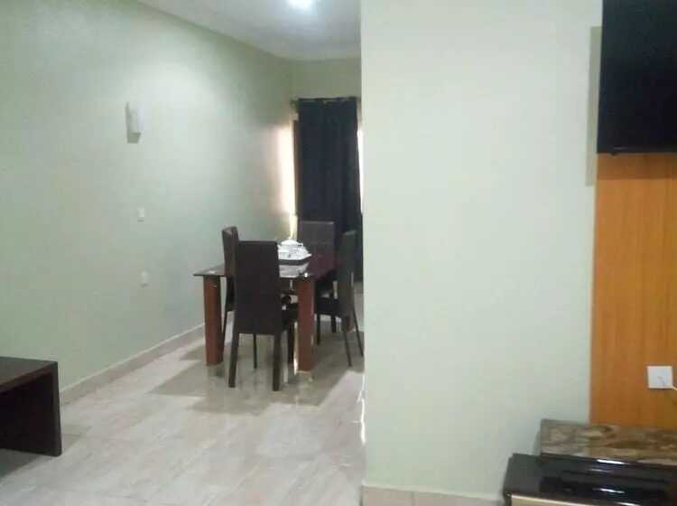 Wintess Garden Hotel And Suites