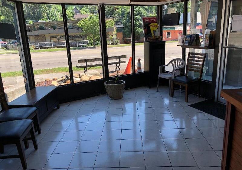 فندق Country Town N' Suites