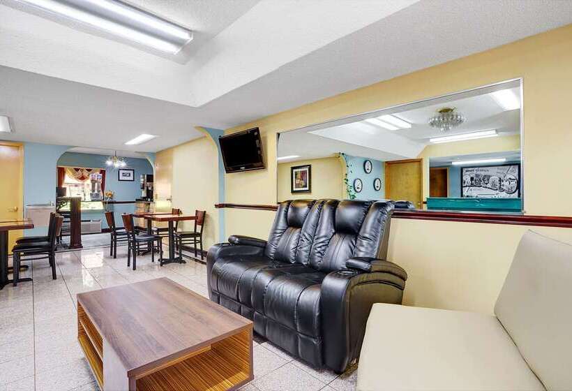 فندق Super 8 By Wyndham Forest Park