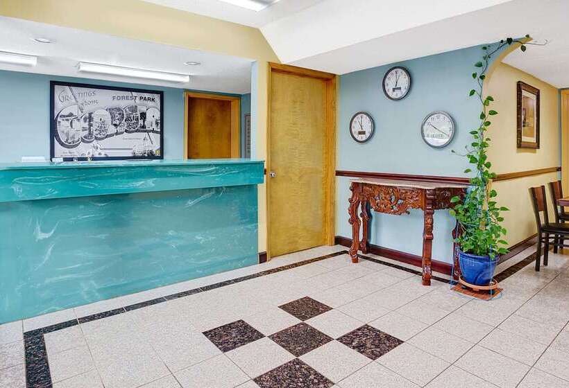 فندق Super 8 By Wyndham Forest Park