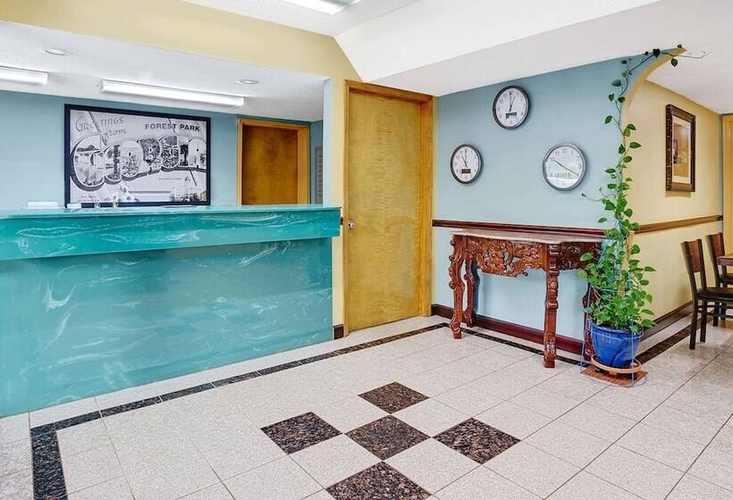 فندق Super 8 By Wyndham Forest Park