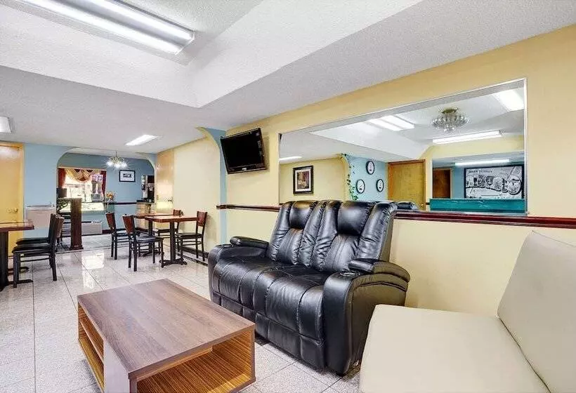 호텔 Super 8 By Wyndham Forest Park