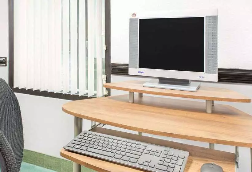 בית מלון כפרי Super 8 By Wyndham Mobile