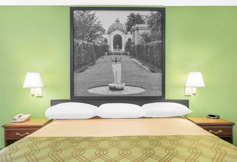 酒店 Super 8 By Wyndham Mobile