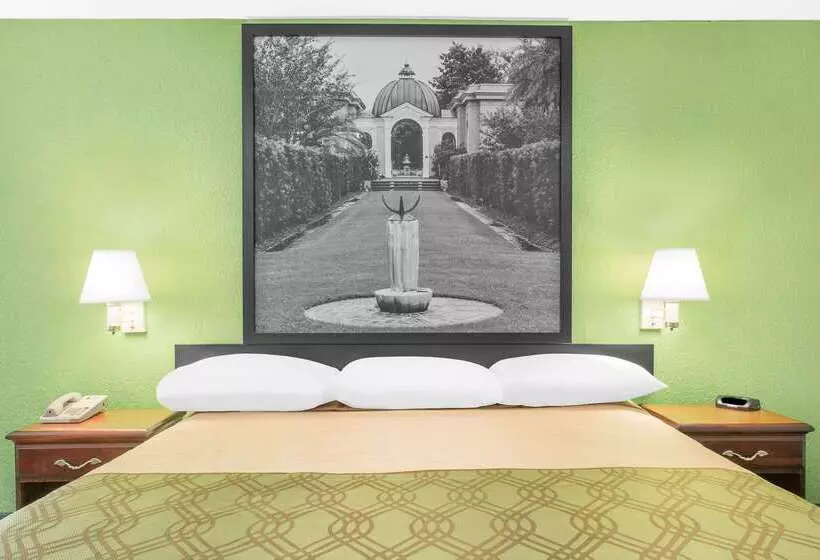 בית מלון כפרי Super 8 By Wyndham Mobile