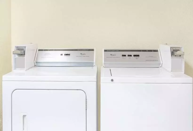 בית מלון כפרי Super 8 By Wyndham Mobile