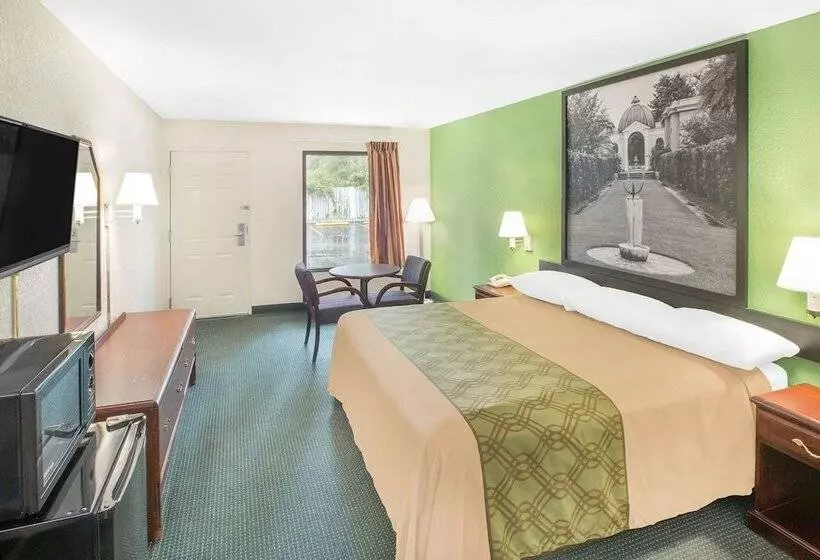 בית מלון כפרי Super 8 By Wyndham Mobile