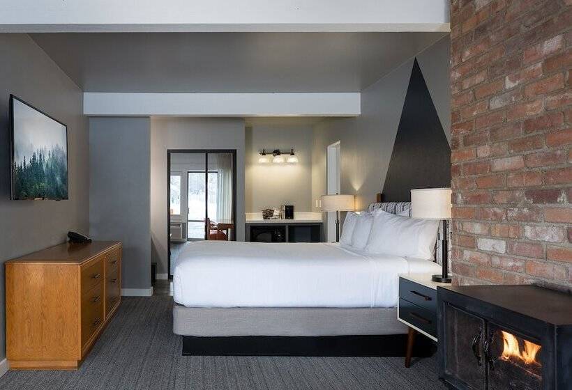 בית מלון כפרי Tamarack Lodge