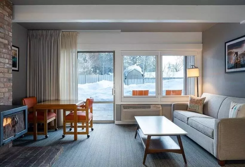 هتل Tamarack Lodge