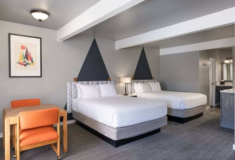 בית מלון כפרי Tamarack Lodge