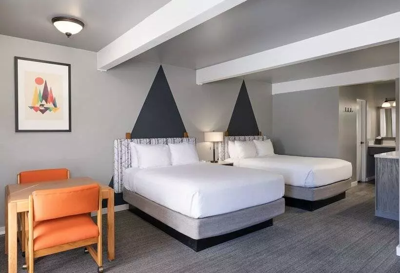 هتل Tamarack Lodge