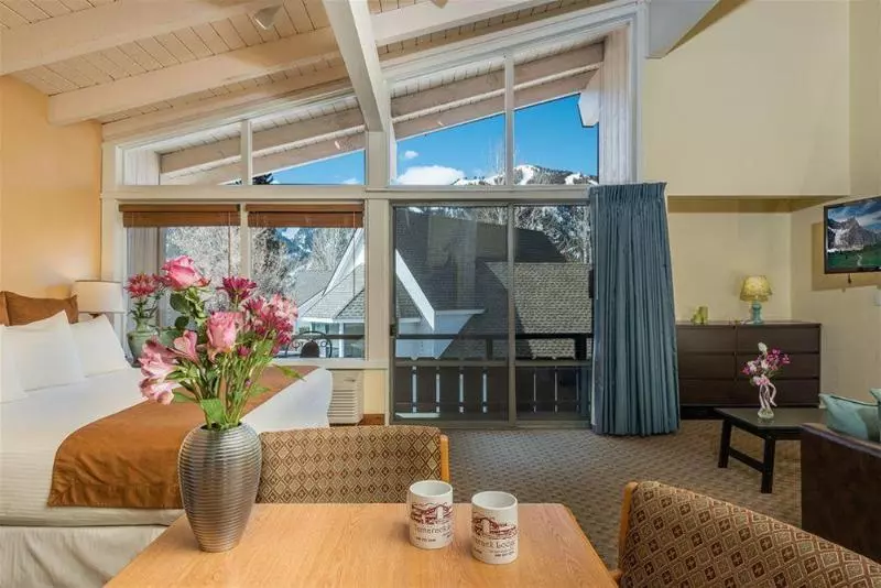 هتل Tamarack Lodge