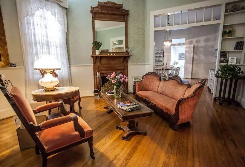 ホテル T'frere's Bed & Breakfast